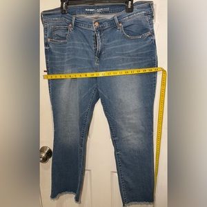 Pantalón de mujer azul claro, a rayado en las piernas, peso 116